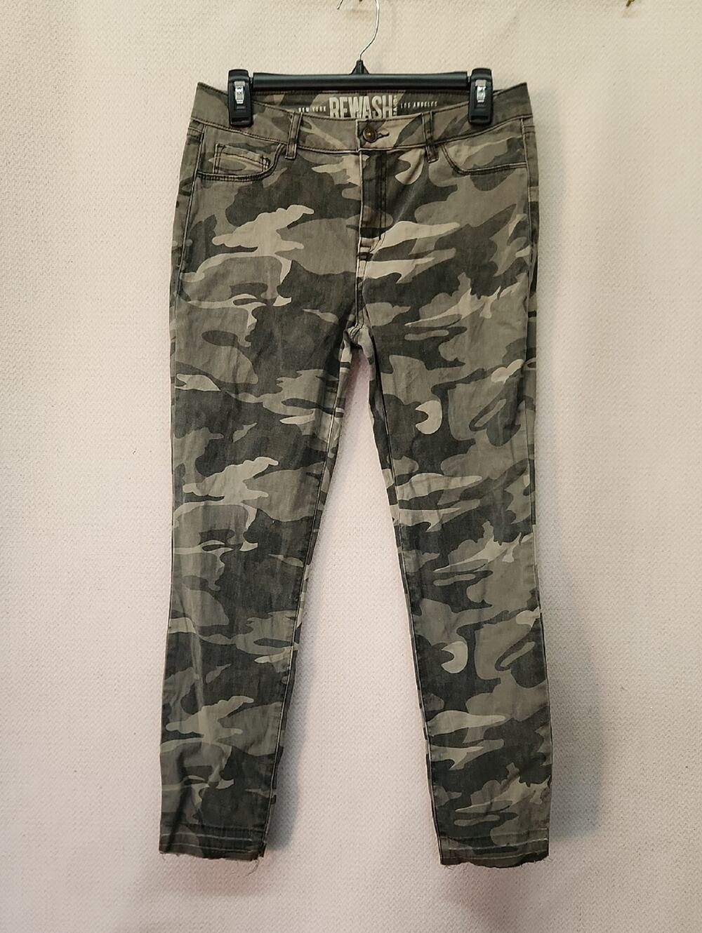 🚨2/$25 or 5/$50🚨Rewash Green and Gray Camo Slim Jeans